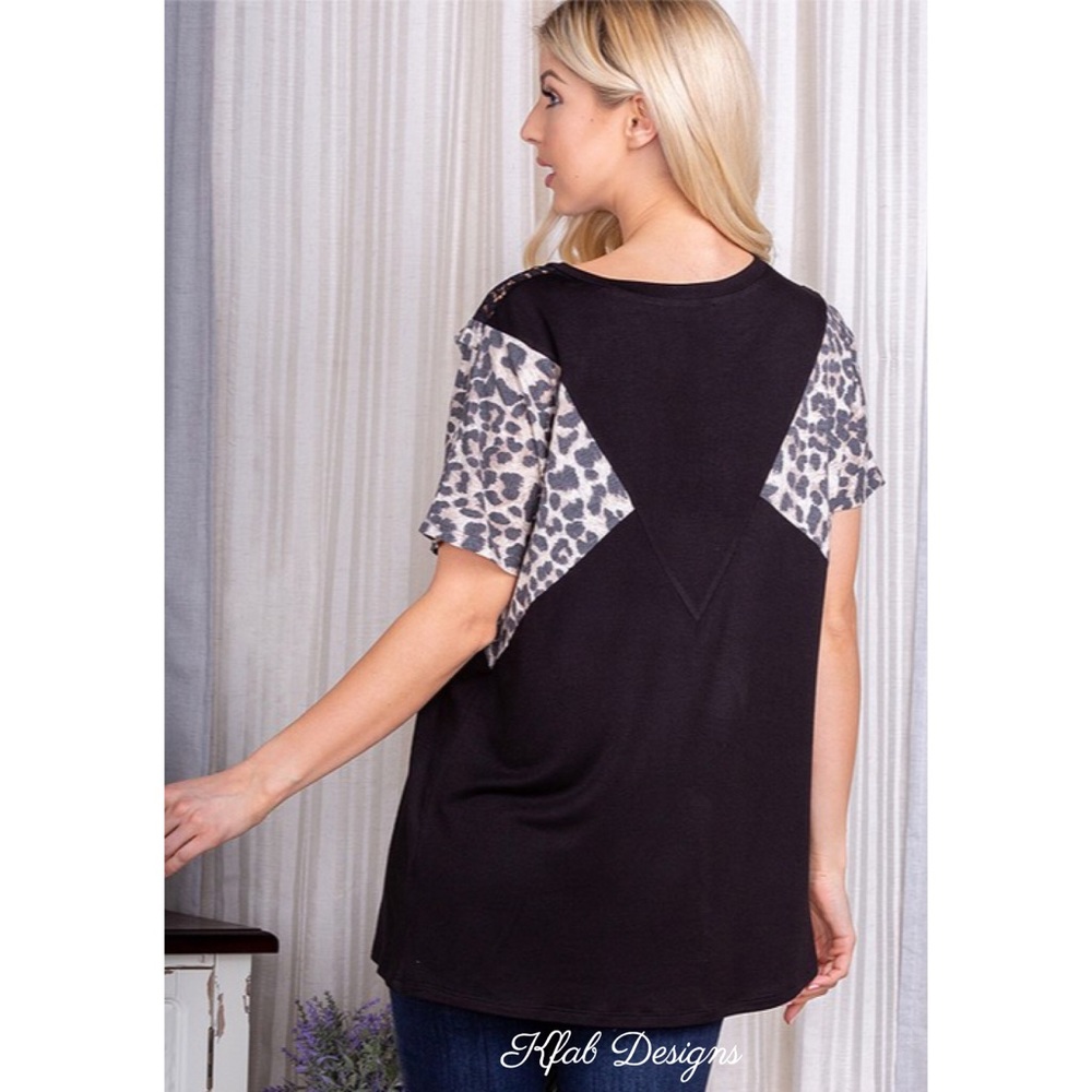 ❤️LAST 2! V Neck Animal Print Contrast Knit Top! - Picture 11 of 12